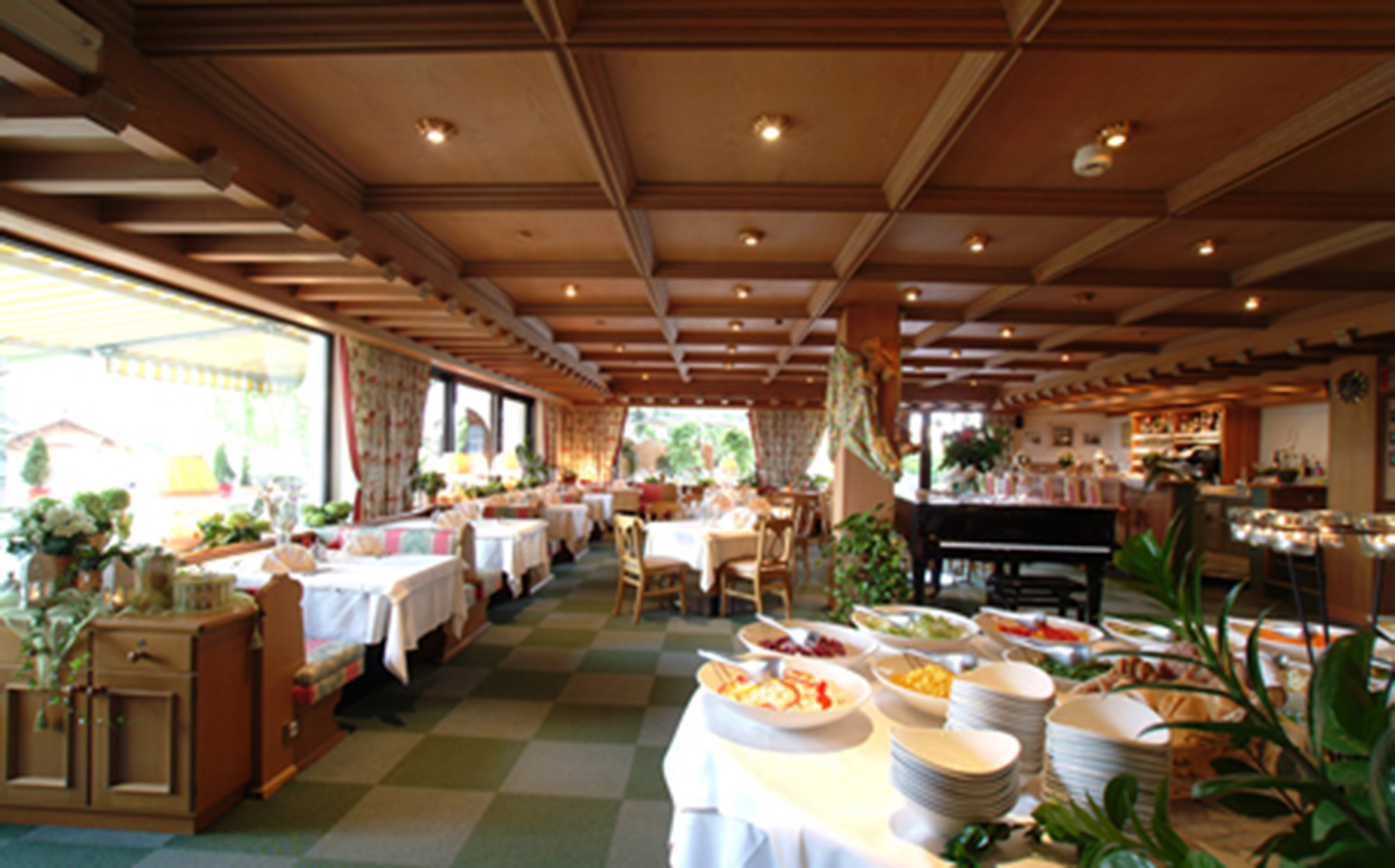 Damals - Speisesaal Innenansicht - Hotel Tirolensis
