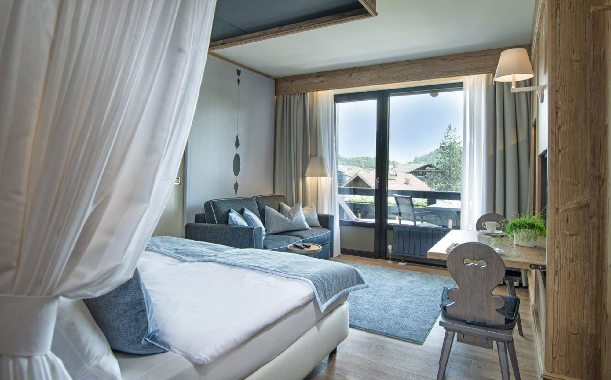 Dolomitensuite mit Blick nach draußen - Hotel Tirolensis