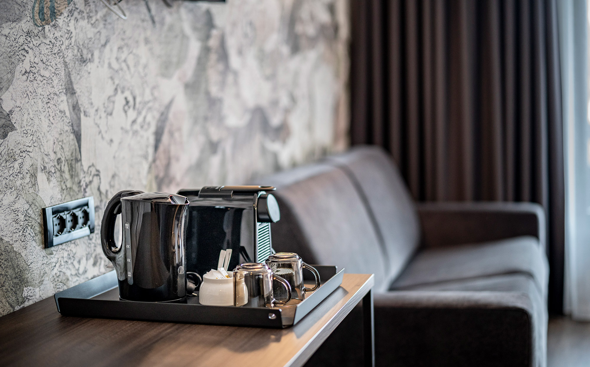 Doppelzimmer Landhaus - Kaffee Detailaufnahme - Hotel Tirolensis