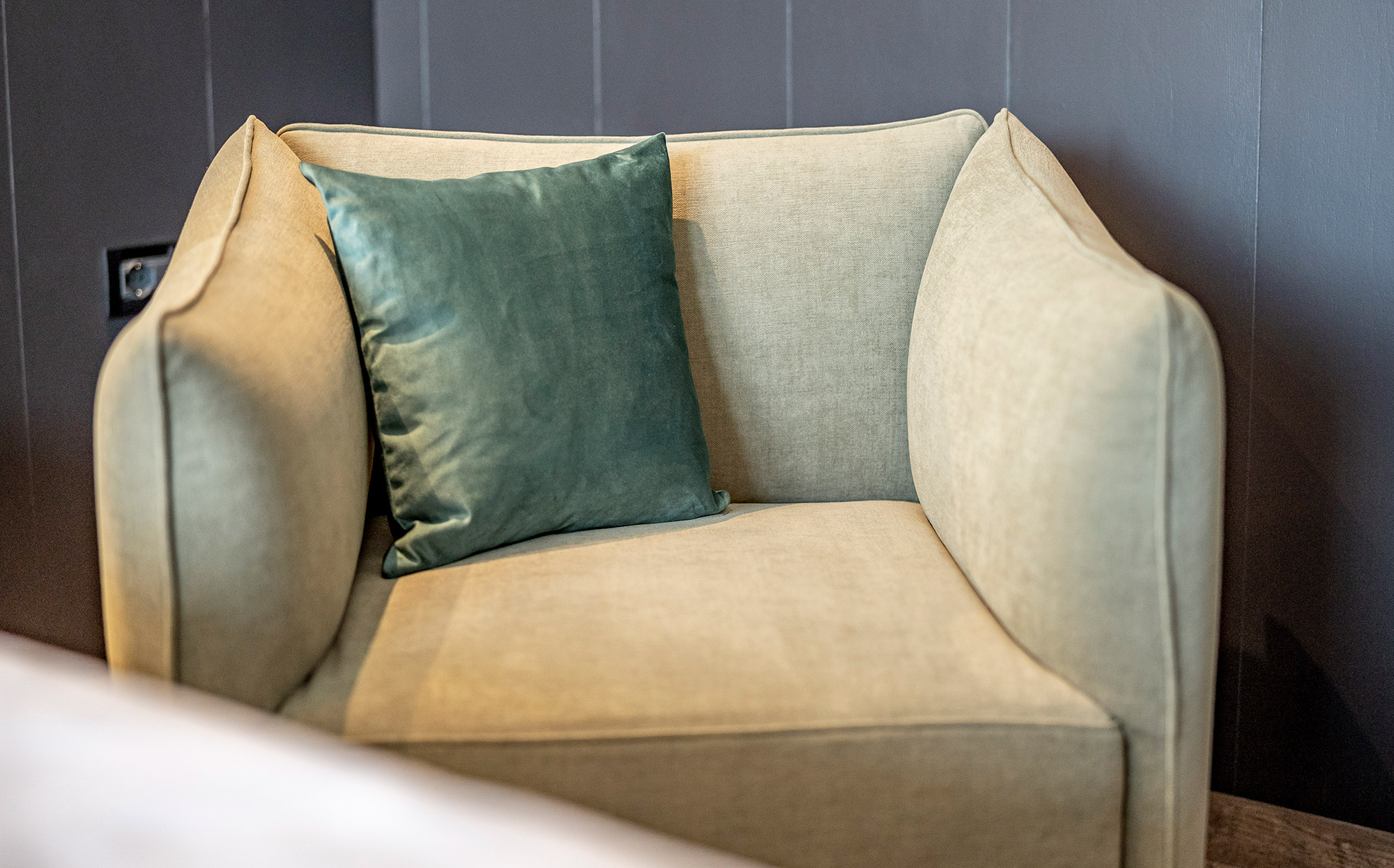 Doppelzimmer Landhaus - Sessel Detailaufnahme - Hotel Tirolensis