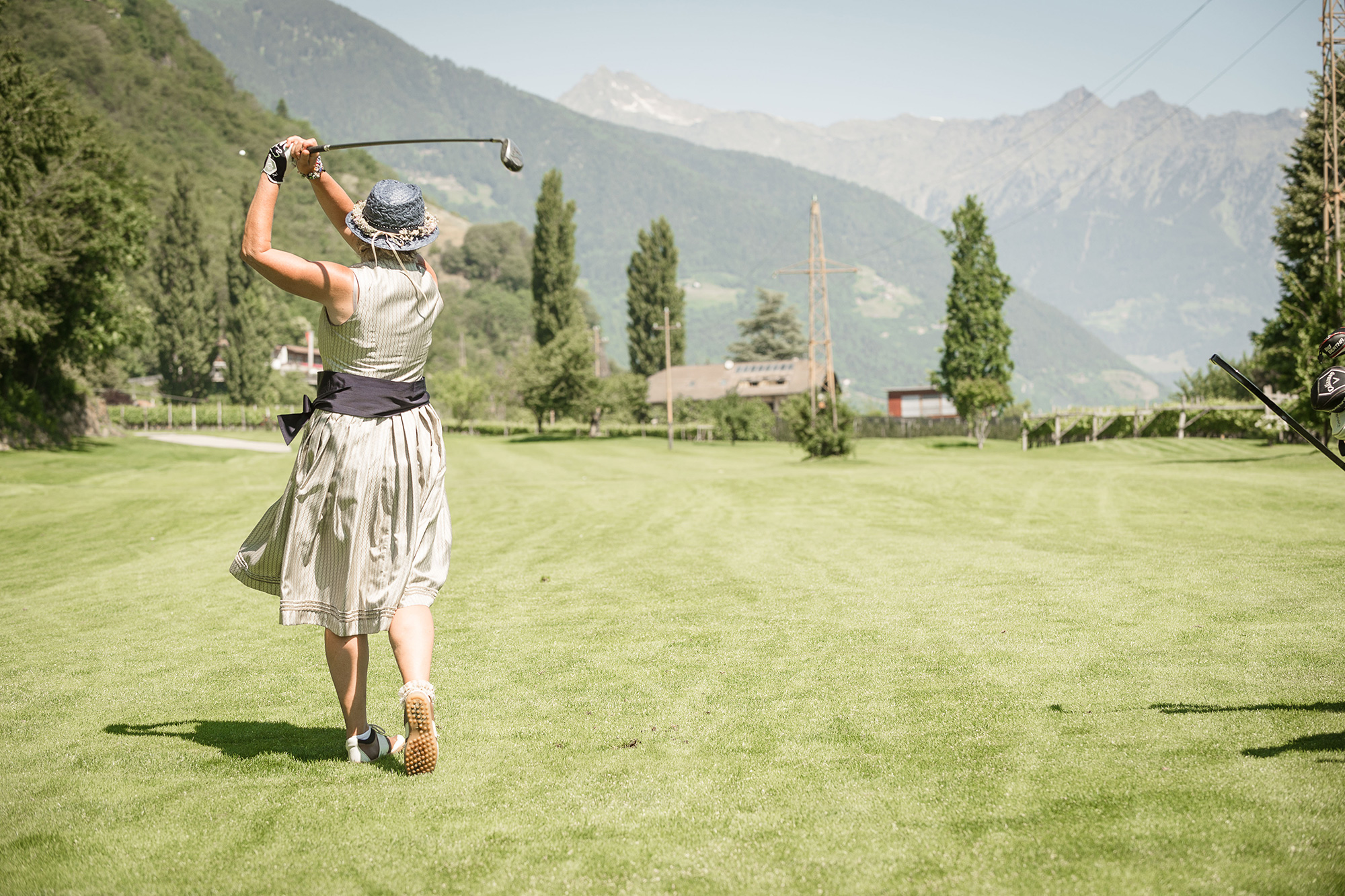 Golf - serve woman - Hotel Tirolensis