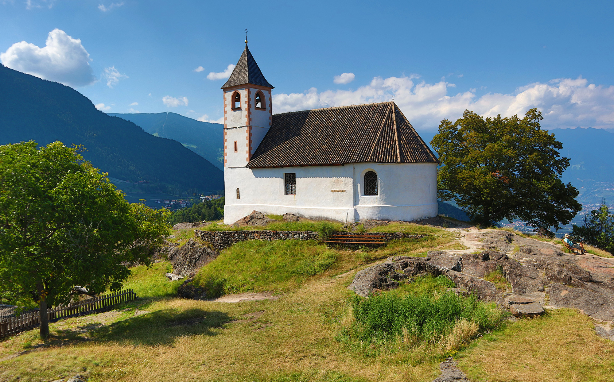 St. Hippolytus church in Naraun - place of power - Hotel Tirolensis
