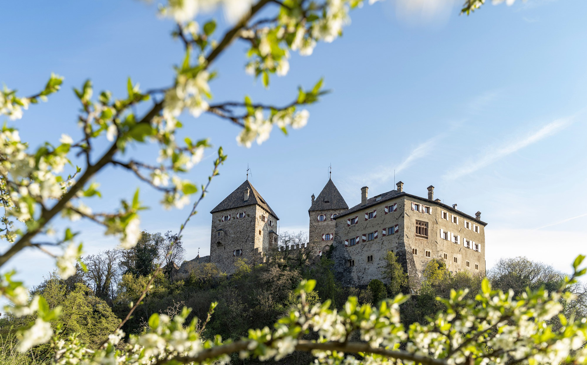 Castle Wehrburg in summer - Hotel Tirolensis
