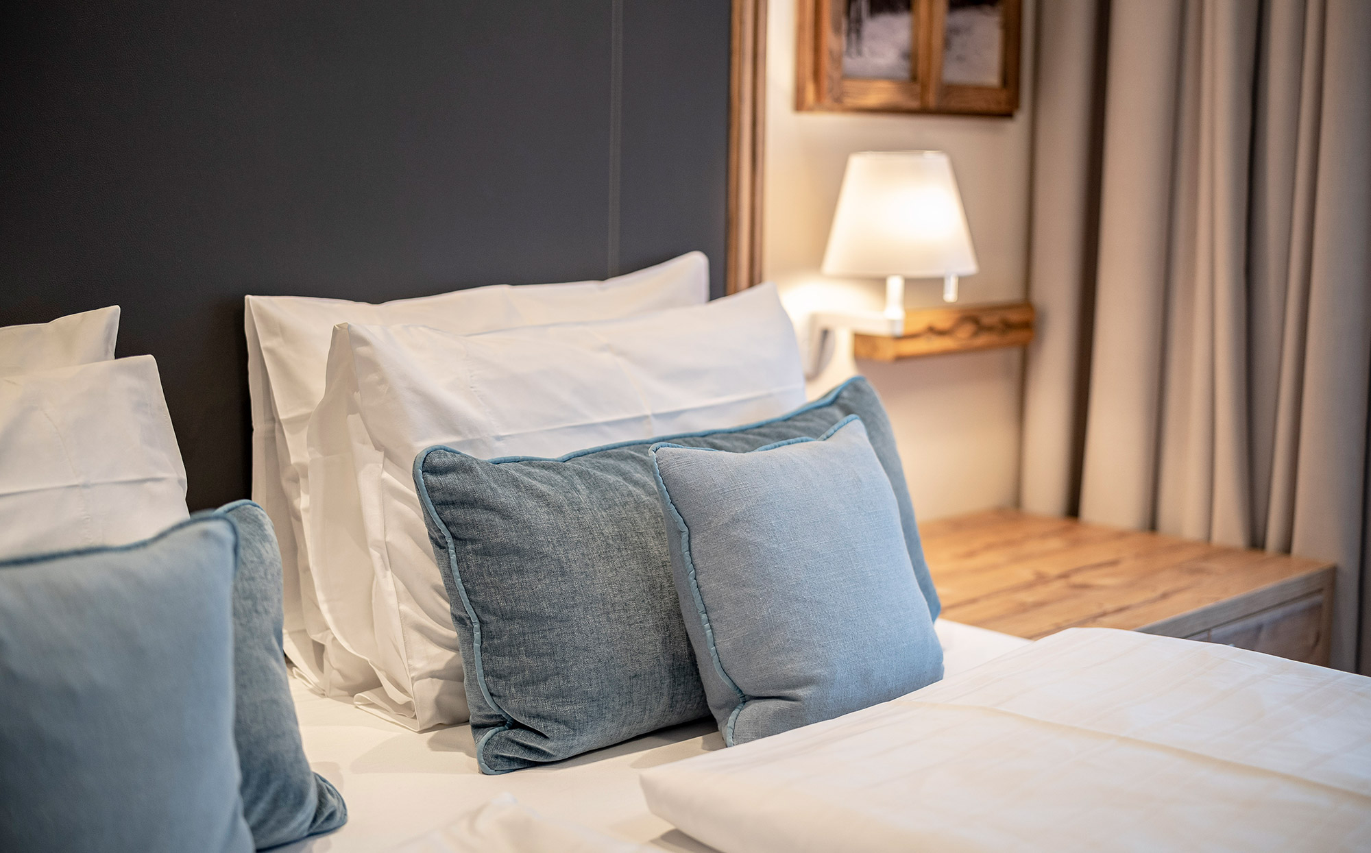 Wohntraum Standard - Kissen blau Detailaufnahme - Hotel Tirolensis